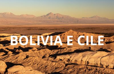 Panorama mozzafiato del deserto di Atacama in Cile con dune di sabbia, formazioni rocciose e cielo azzurro cristallino