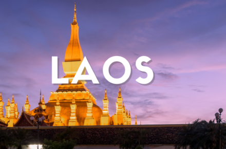 Pha That Luang a Vientiane, stupa dorato simbolo del Laos, nel cuore del Mekong
