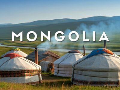 Tende yurta nella natura della Mongolia circondate da paesaggi incontaminati