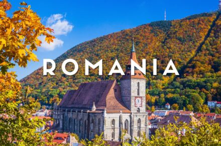 Centro storico di Brasov in Transilvania, con la Chiesa Nera e le antiche fortificazioni medievali, Romania